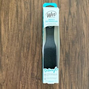 Urban Outfitters men’s brush